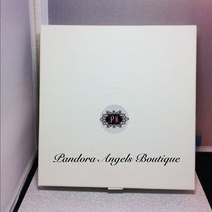 Pandora Jewelry - Pandora Leather Jewelry Storage Boc Pandora Jewelry - Pandora Leather Jewelry Storage Boc